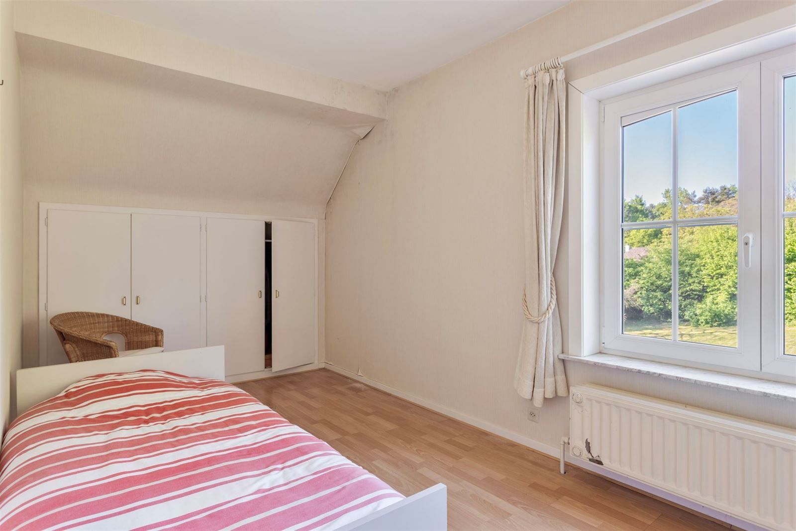 Ruime achterin gelegen villa met 5 slaapkamers op prachtig terrein van 40a foto 22