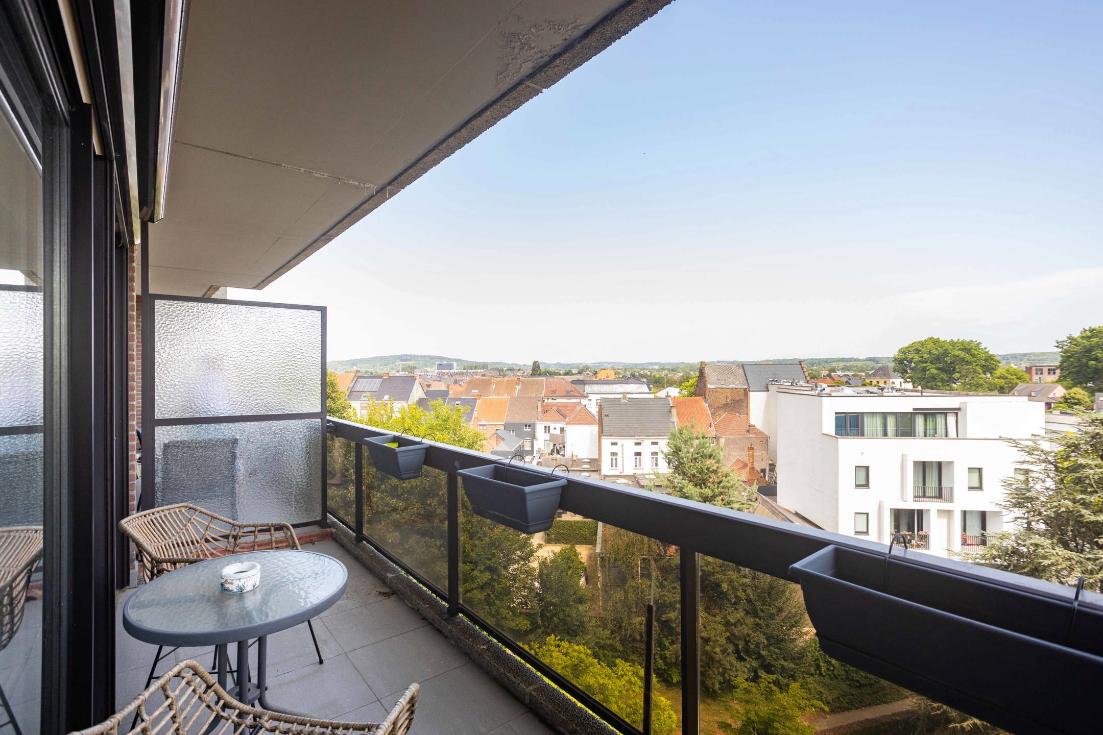 Energiezuinige studio met terras vlakbij het centrum! foto 8