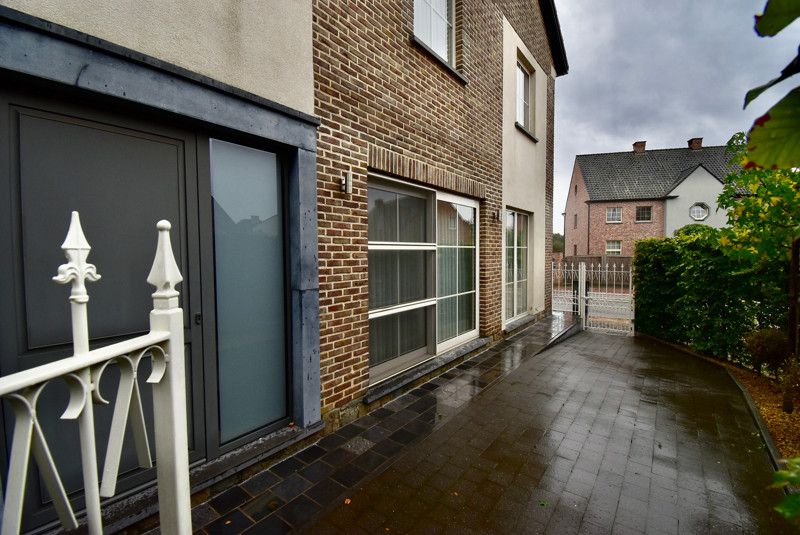 Woning met 2 slaapkamers, terras en autostaanplaats foto 4