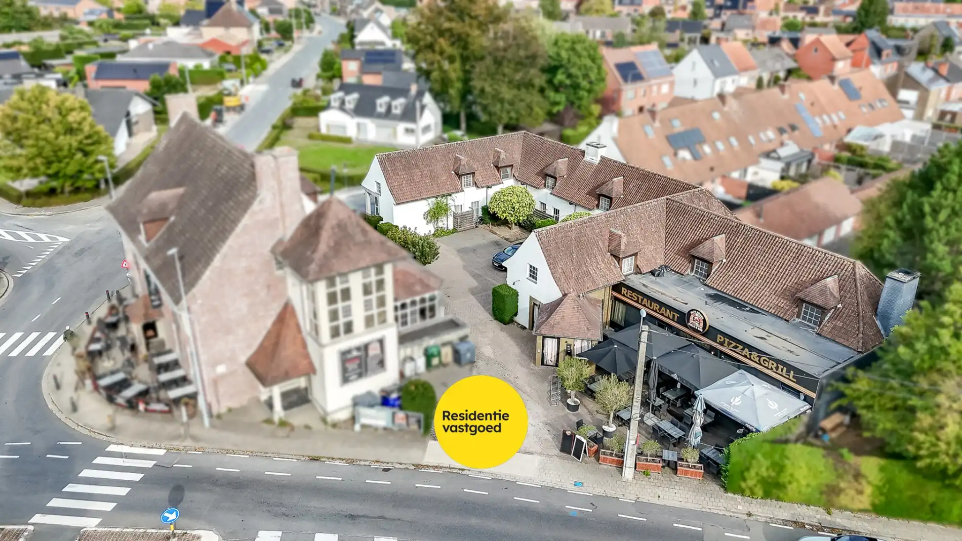 Multifunctionele eigendom met appartementen en handelszaken! foto {{pictureIndex}}