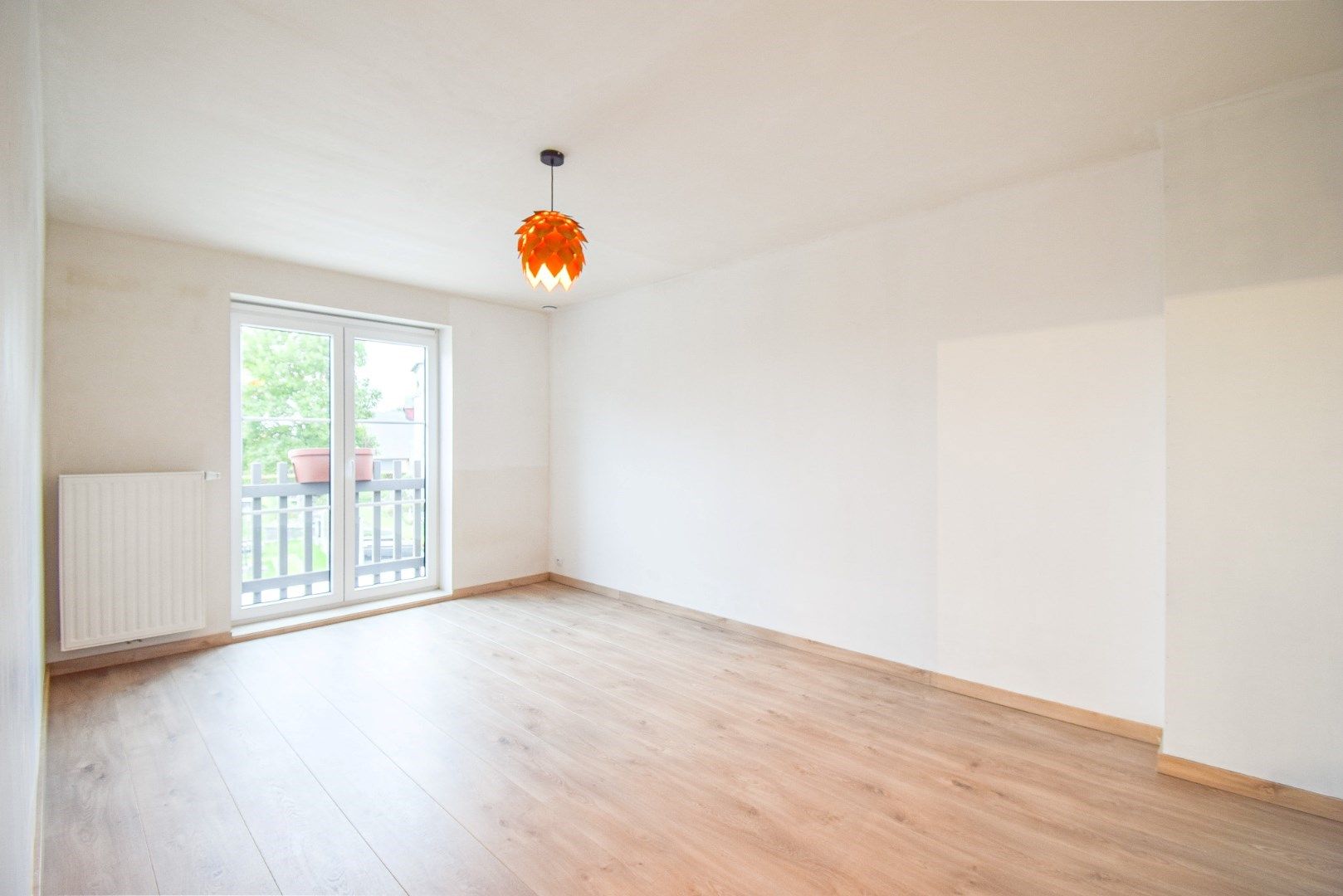 Instapklare woning met 3 slaapkamers en inpandige garage op centrale ligging te Zevekote foto 8