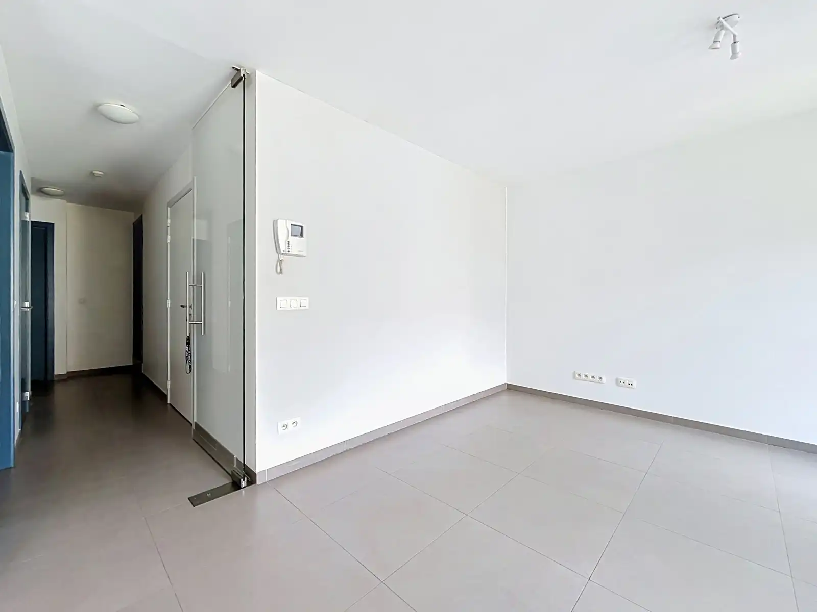 App met 2 slpks, tuin én autostaanplaats foto 2