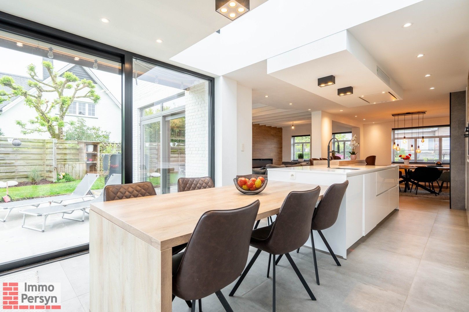 Luxueuze, ruime 4-slaapkamer woning. Twee badkamers. Gelijkvloers wonen. foto 10