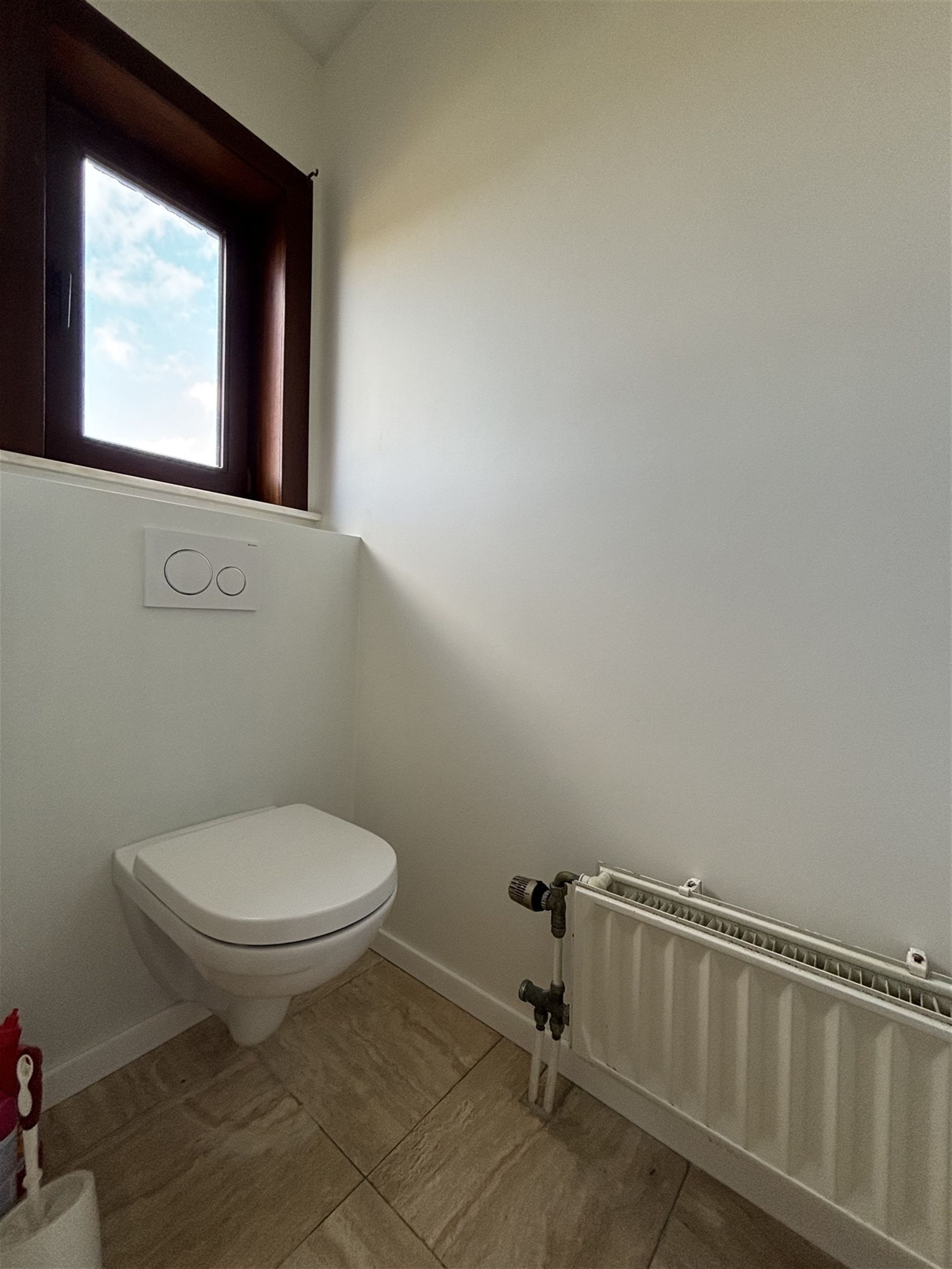 Ruime woning met grote tuin in een rustige straat foto 14