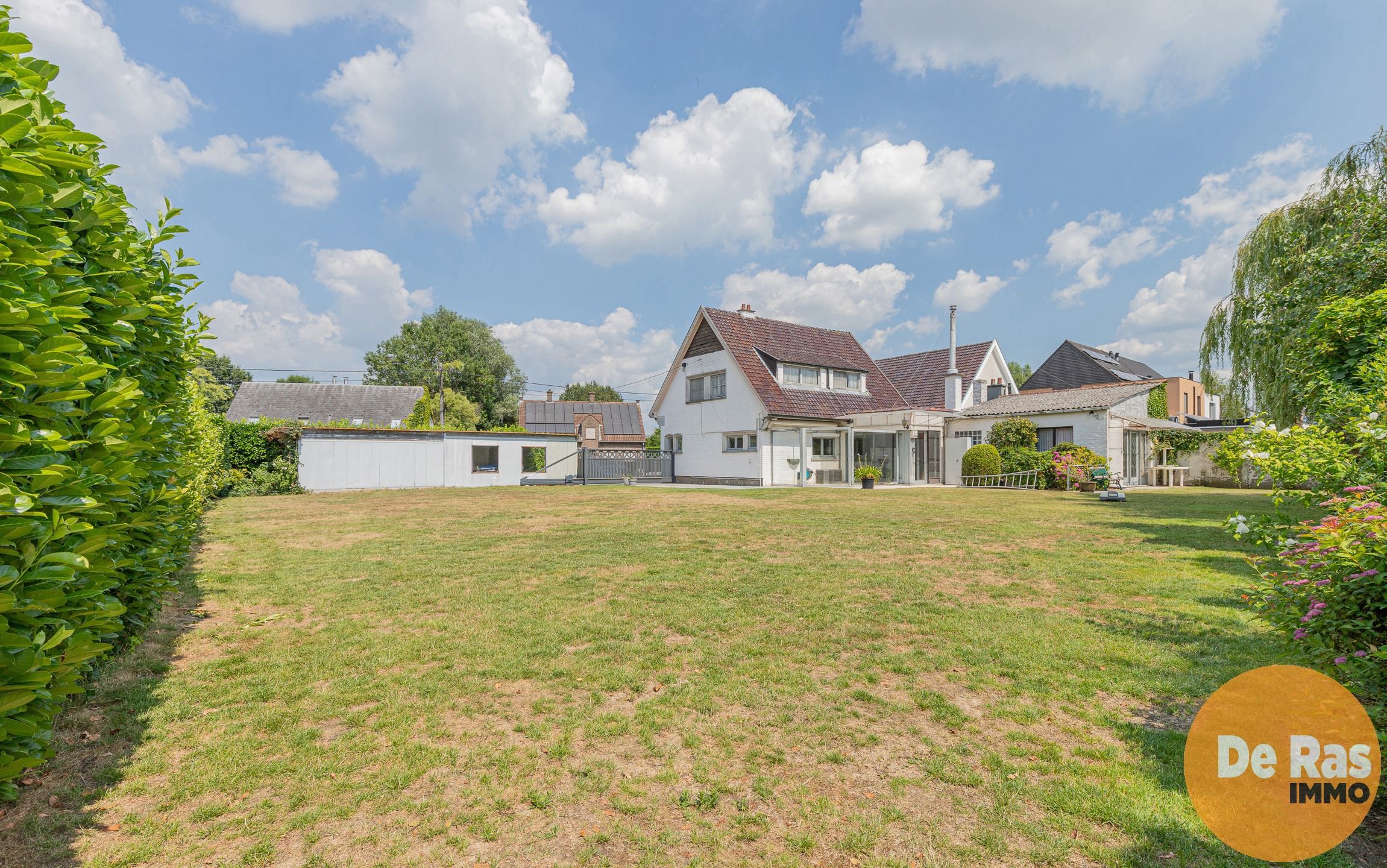 AALST – Halfopen bebouwing met villa-allure op 3114 m² foto 3