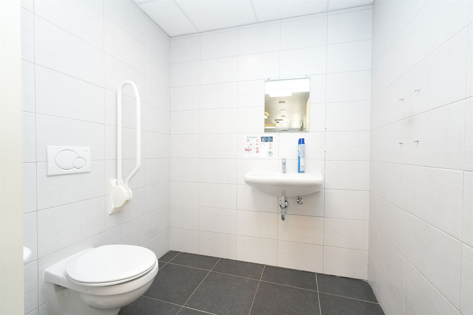Centraal gelegen handelsglkvl / kantoor met berging! foto 13