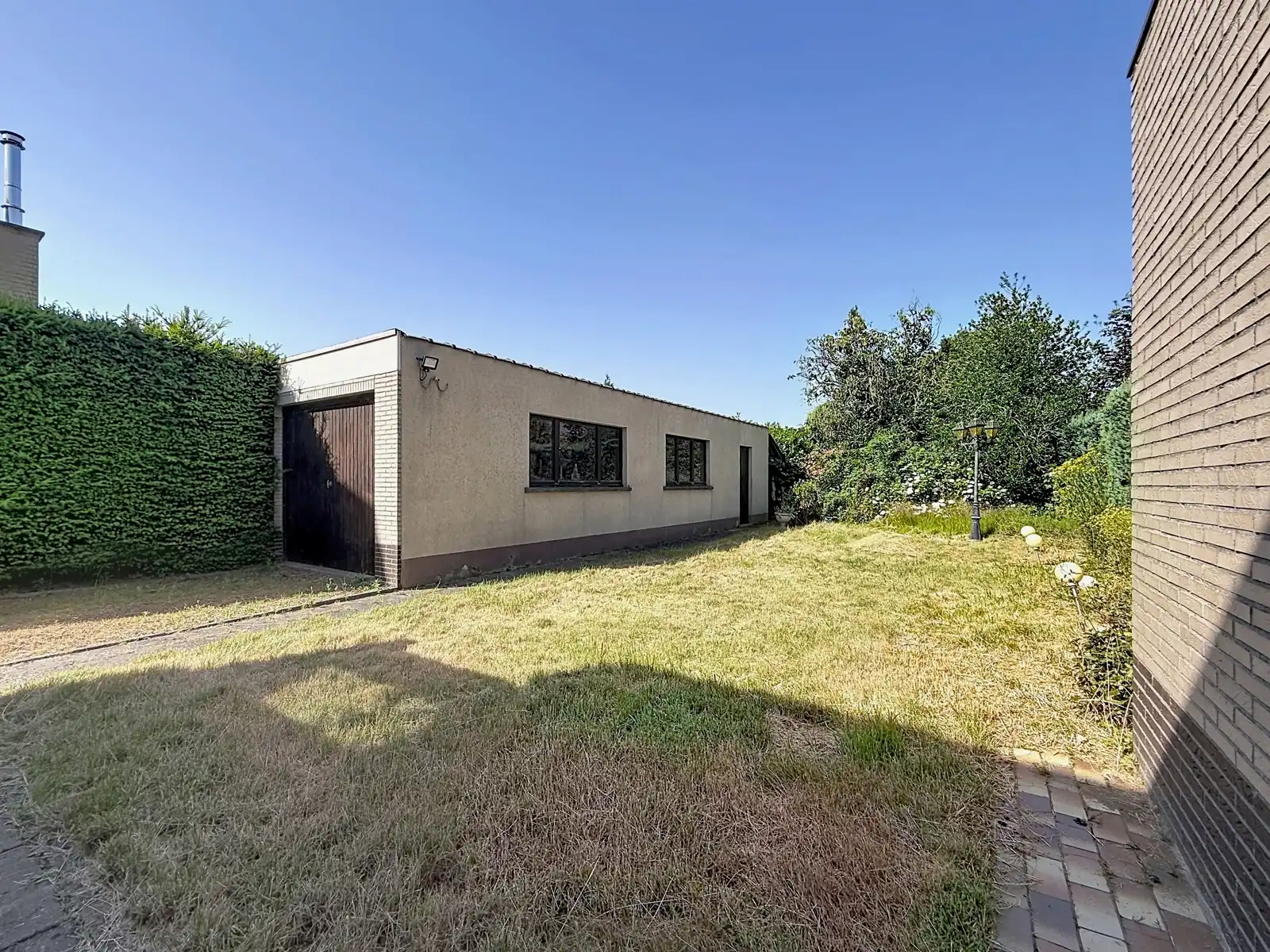 Stevige gezinswoning met 2 SLPK, Garage én Tuin! foto 15