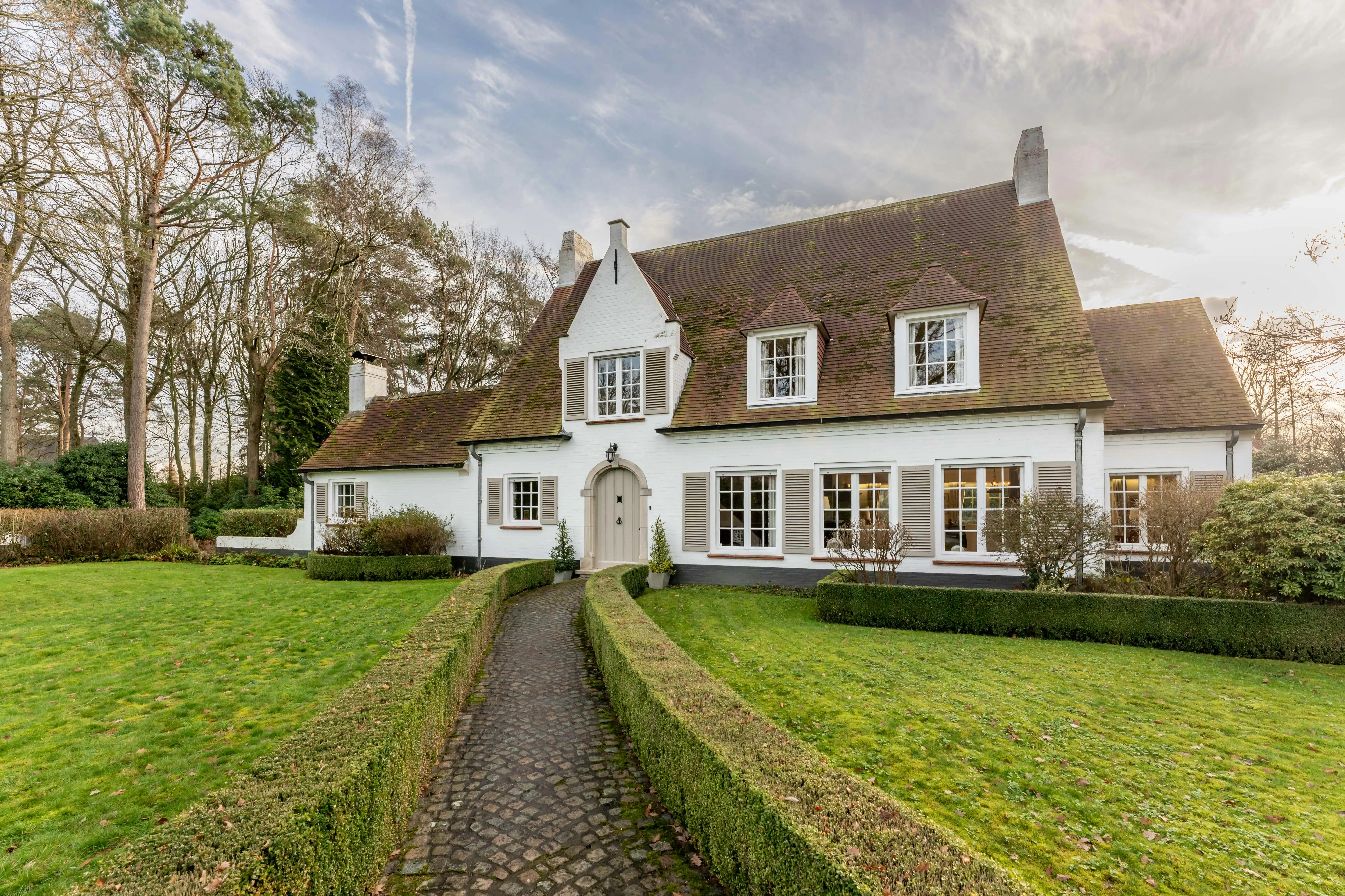 Klassieke villa te koop gelegen in het Waaroostpark  foto 2