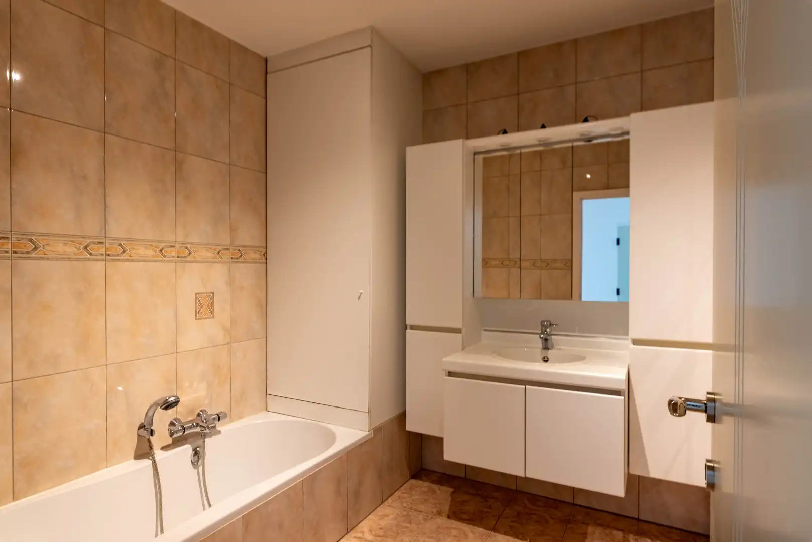 Ruim 2-slaapkamerappartement met twee terrassen en autostaanplaat foto 14