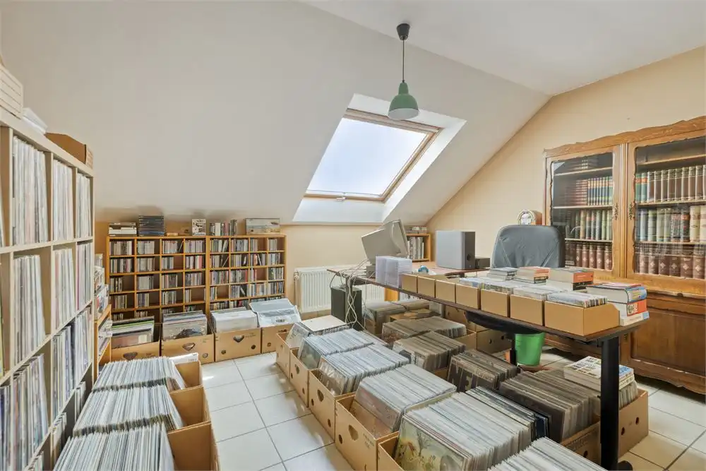 Ruim dakappartement in kleine residentie foto 11