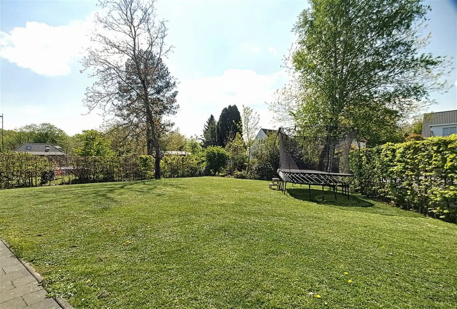 Residentieel gelegen villa foto 11