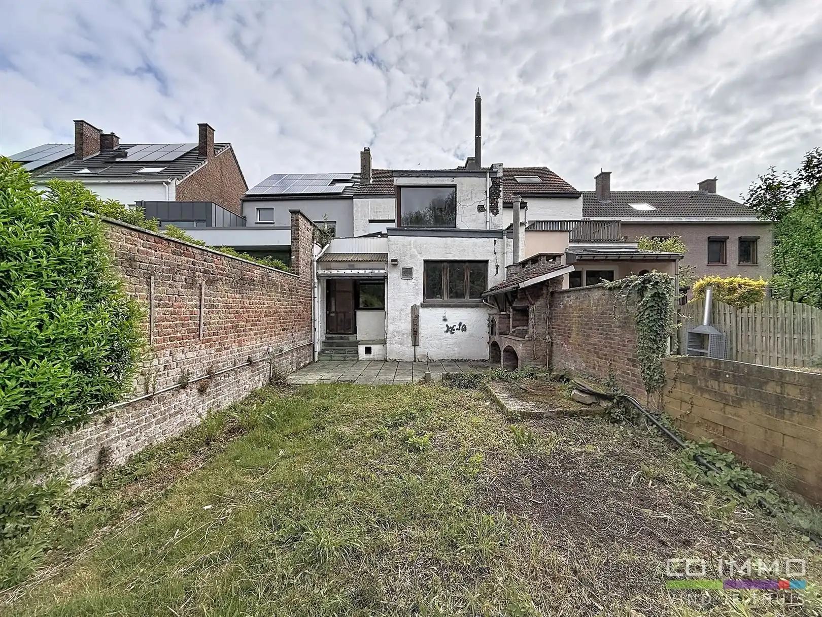 Ruime stadswoning met tuin, te renoveren, 2a 68ca foto 3