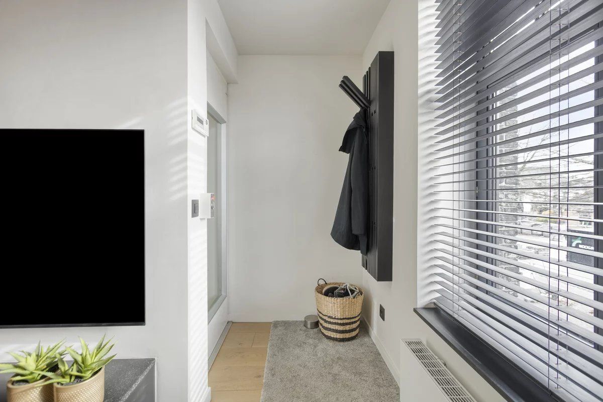 Zeer ruim handelspand met tuin en exclusief triplex  appartement met privé-lift en 2 slaapkamers, garage en staanplaats. foto 4