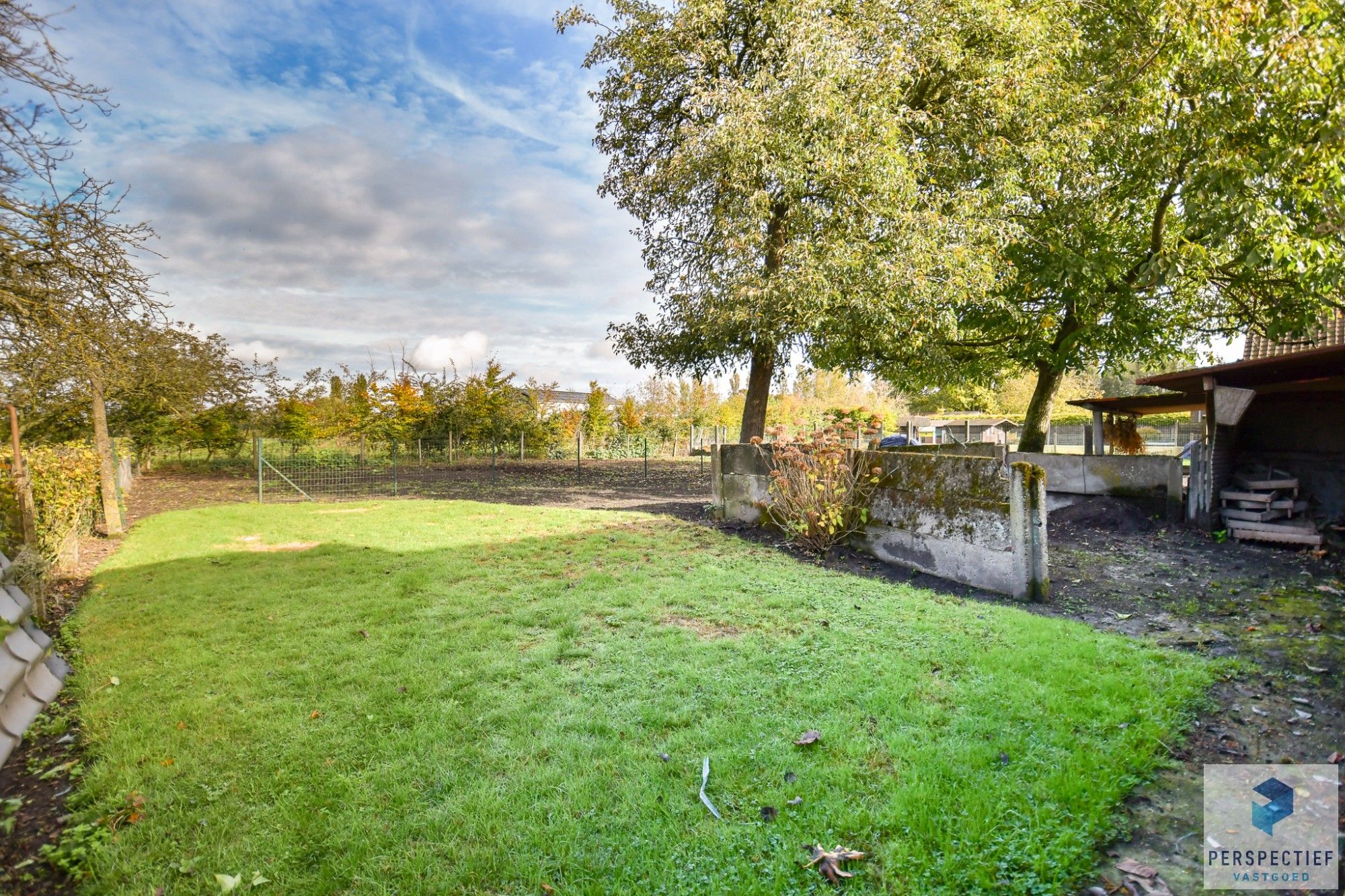 LANDELIJK GELEGEN WONING met SCHUUR  - BOOMGAARD - TUIN & MOESTUIN op 2138 m² foto 6