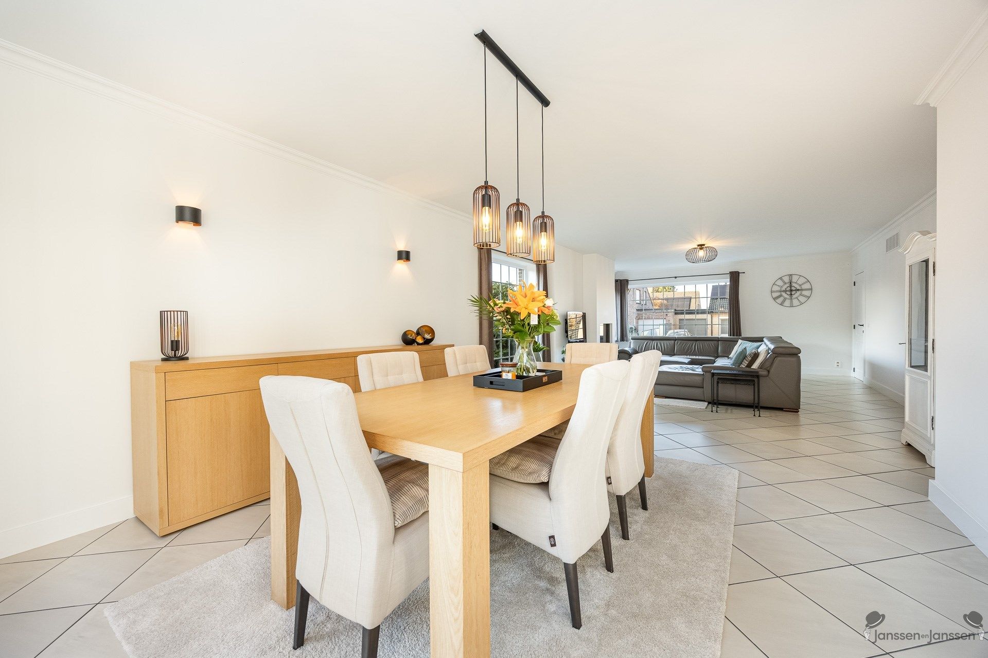 Lichtrijke, top-onderhouden woning in een doodlopende straat in hartje Sint-Job foto 5