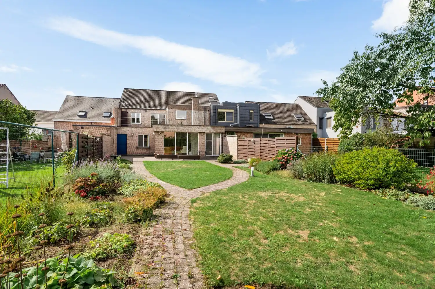 Opbrengsteigendom of co-housing met 2 ruime appartementen in het centrum van Broechem! foto 23
