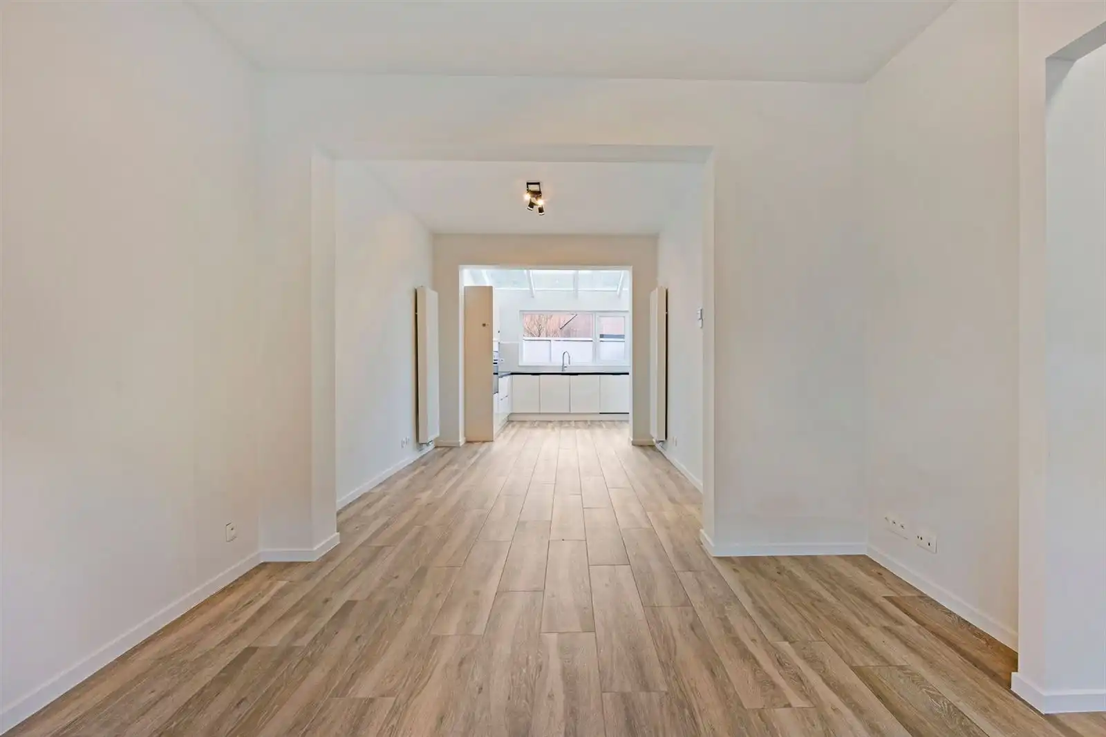 Gerenoveerde woning met 4 slaapkamers en tuin foto 4