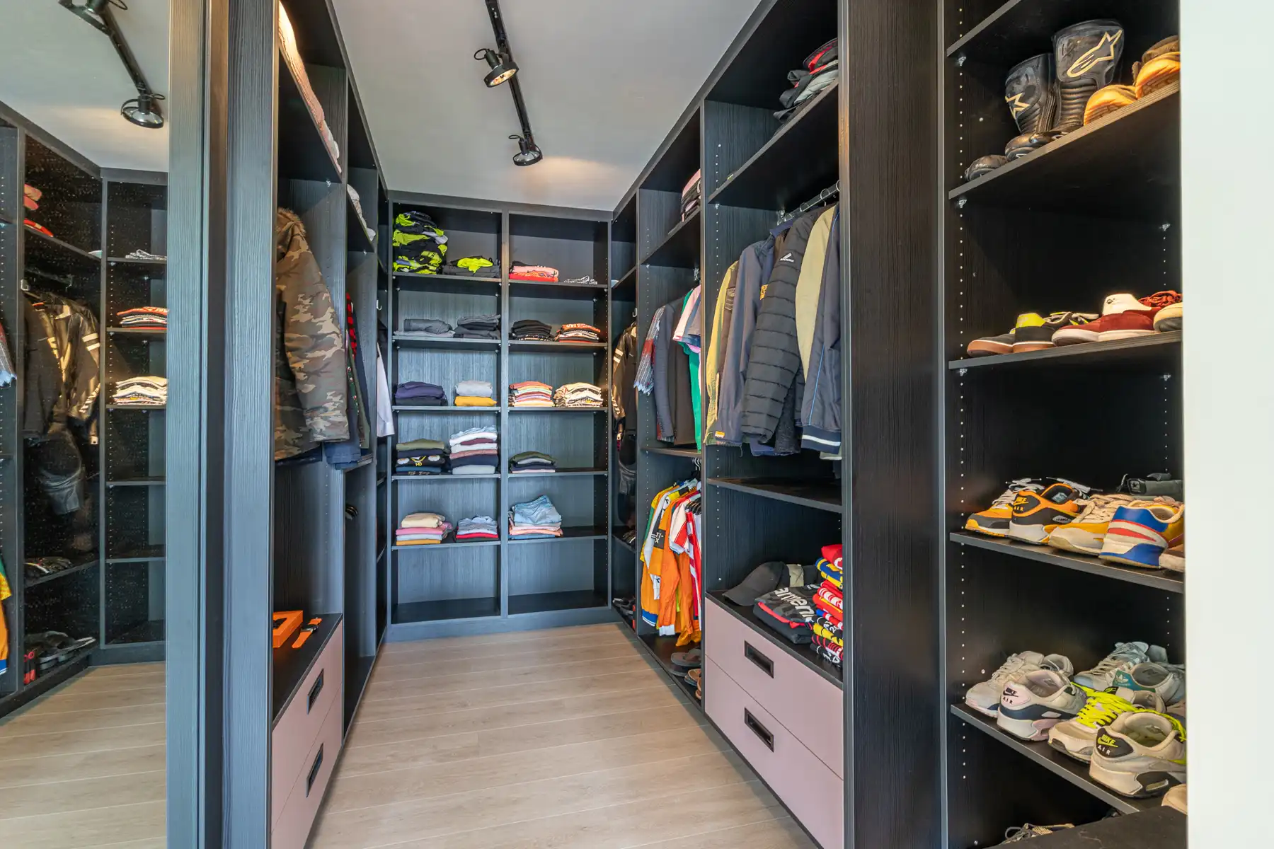 Woning te koop in Wuustwezel | 3 slaapkamers, afgewerkte zolder en moderne keuken foto 17