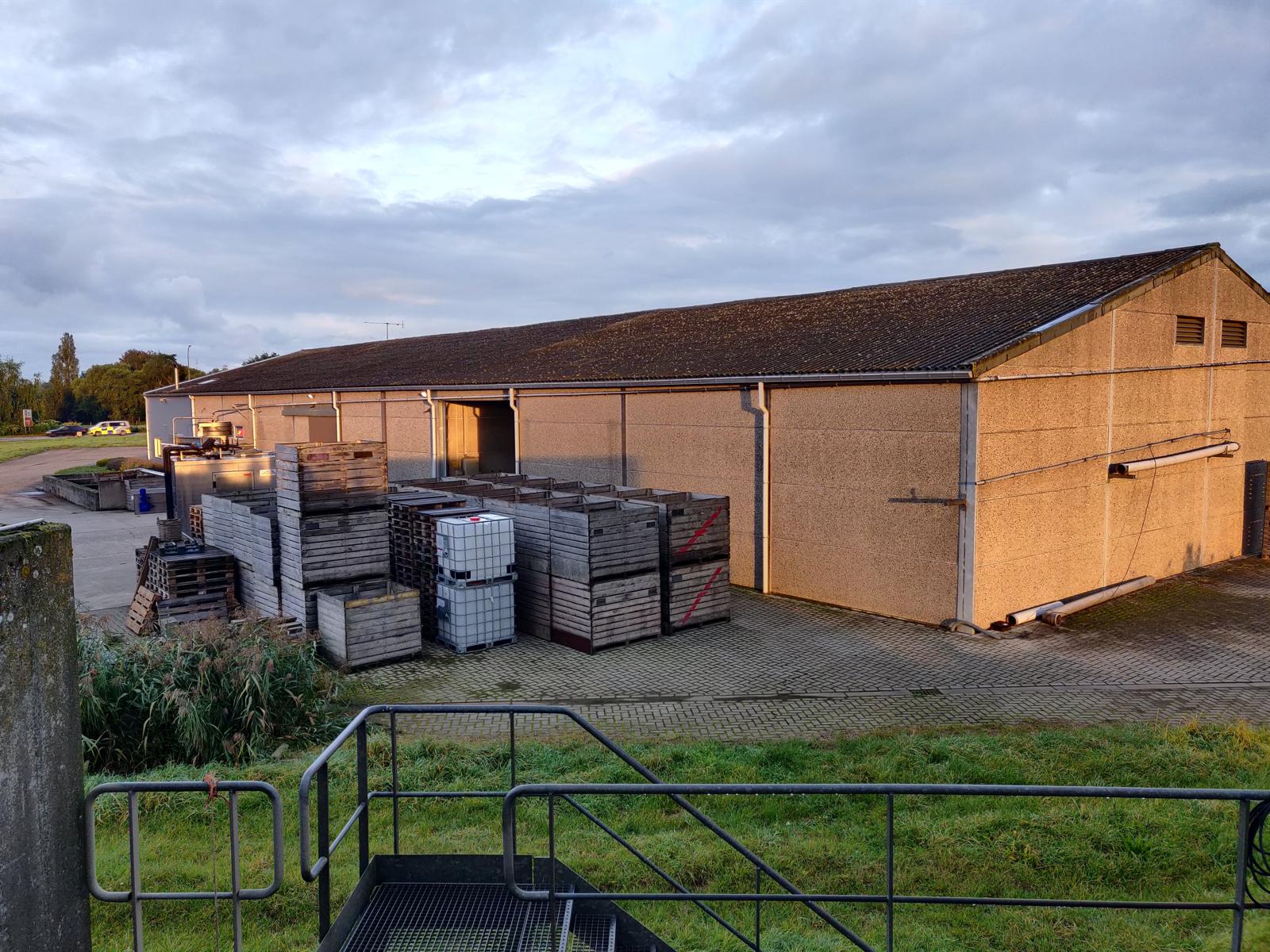 Bedrijfsgebouw op uitstekende locatie foto 6