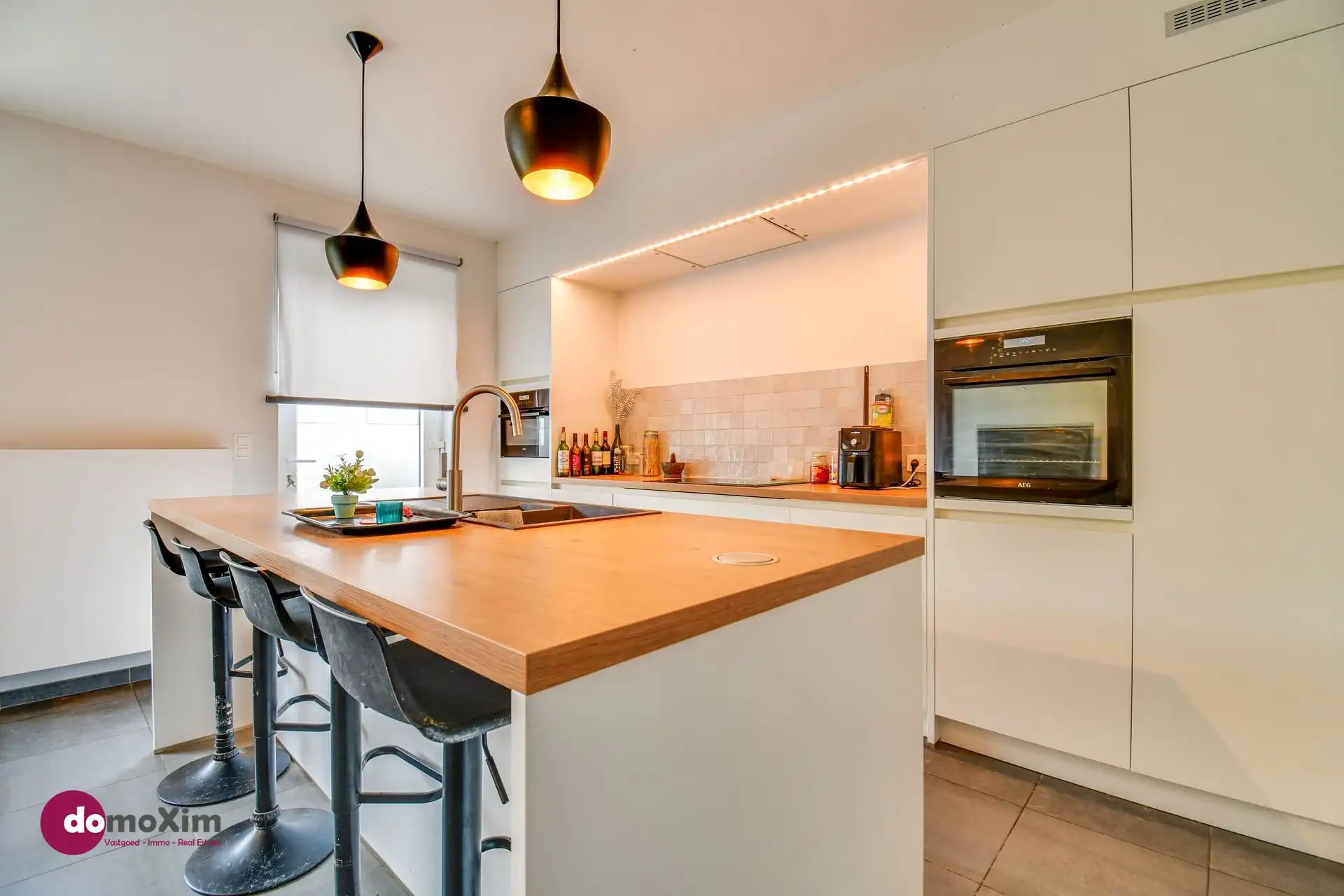 Stijlvolle en energiezuinige woning met 4 slaapkamers in een rustige woonwijk foto 8