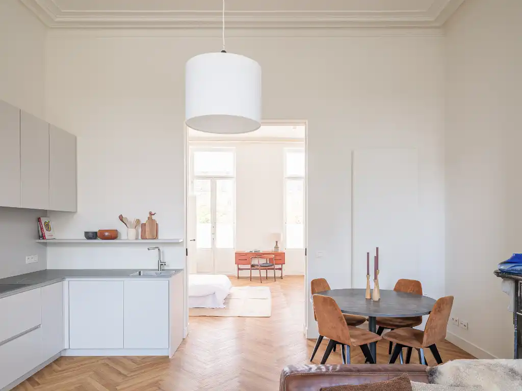 Toplocatie – Sint-Pietersplein. Bijzonder karaktervol, instapklaar 1slpk-appartement met herenhuisgevoel en kwalitatief terras. foto 2