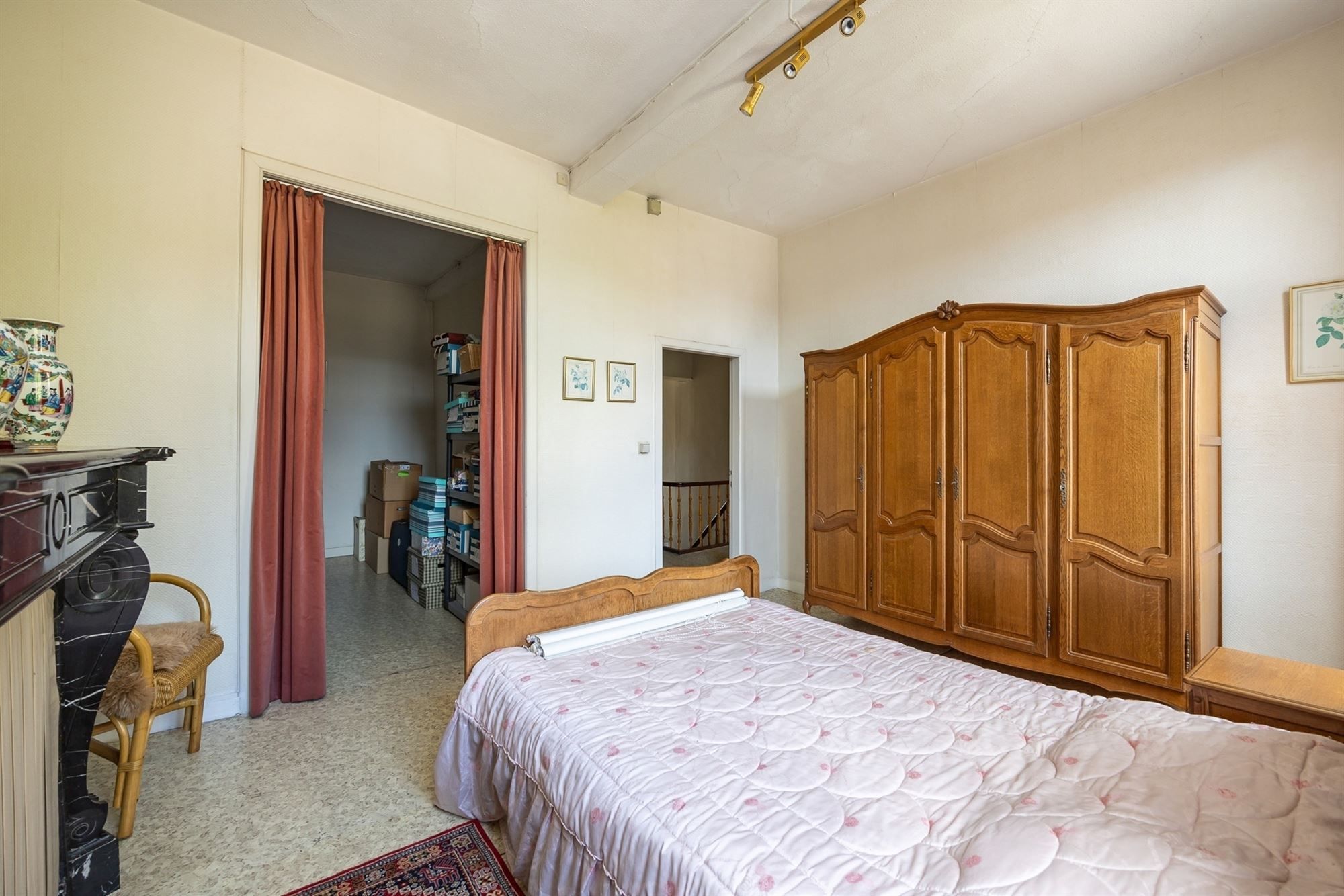 Ruime woning met 4 slpkmrs. en koer foto 21