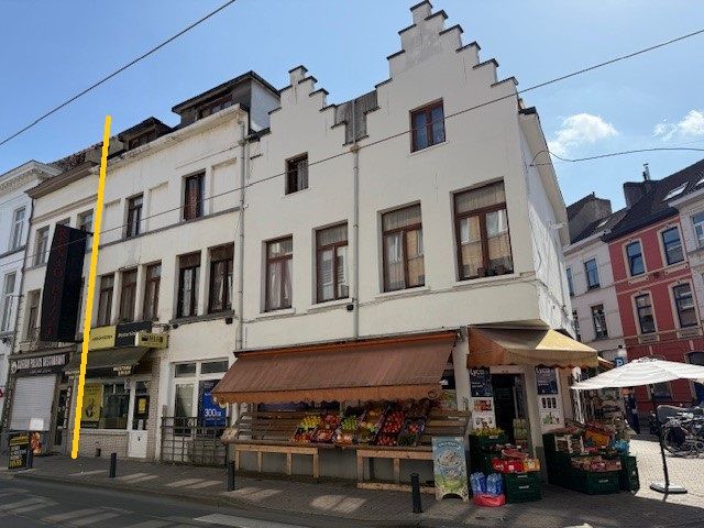 Opbrengsteigendom te koop - 2 handelspanden & 5 appartementen - Toplocatie Sleepstraat, Gent foto {{pictureIndex}}