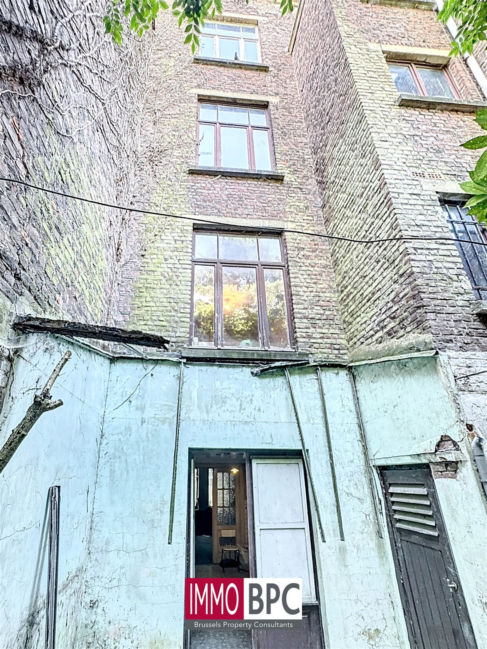 Prachtig herenhuis te renoveren  4 slaapkamers    Anderlecht foto 2