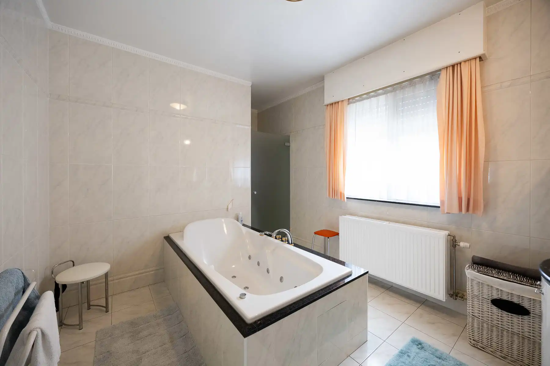 Royaal vrijstaand landhuis in zeer rustige buurt foto 14