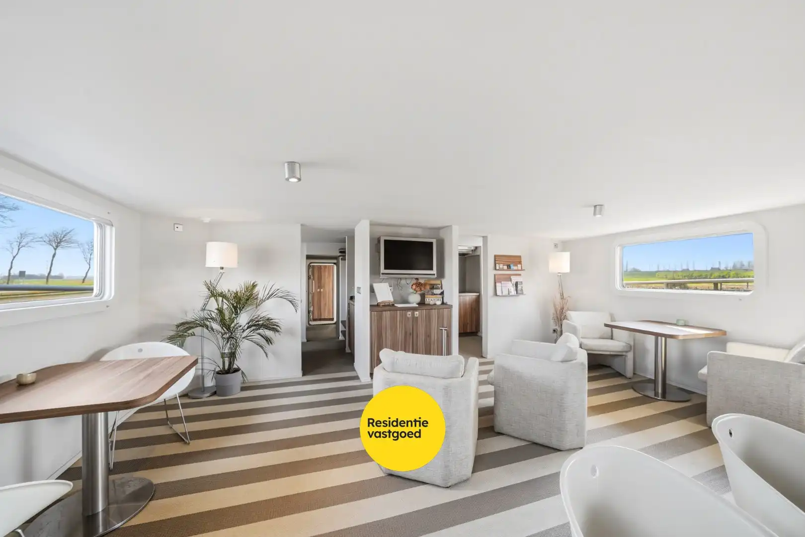 Unieke woonboot met B&B en vergunde ligplaats in Plassendale foto 37