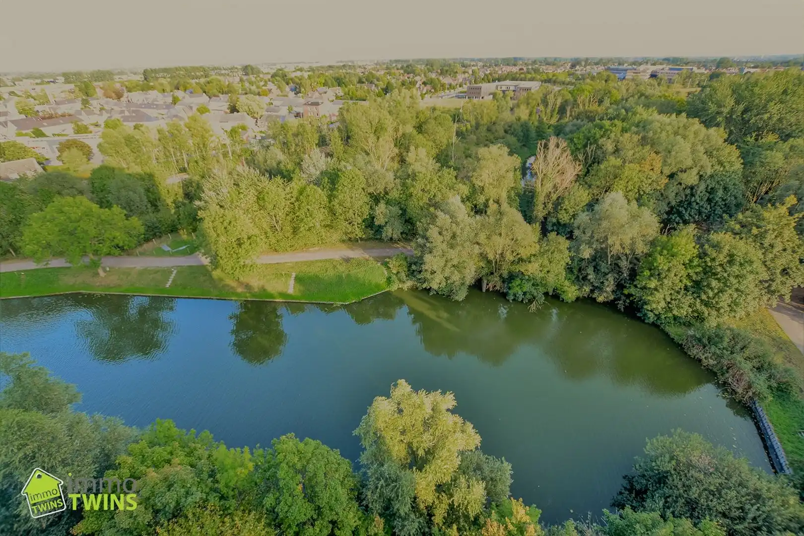 Gezellig 2-slpk appartement met terras en subliem uitzicht te Dendermonde.  foto 4