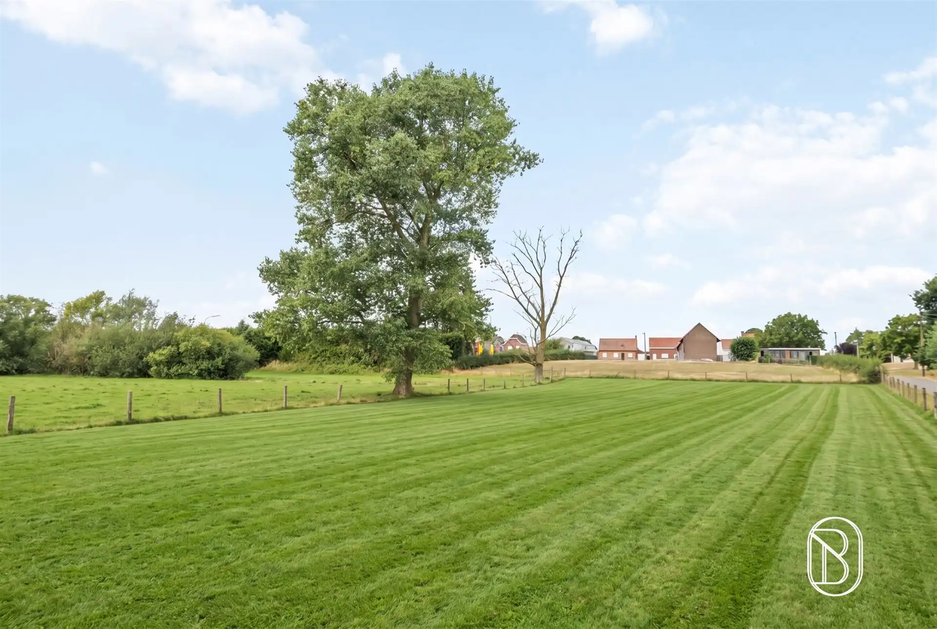 Eigendom met schuur en weide, op 1,6 hectare.  foto 18