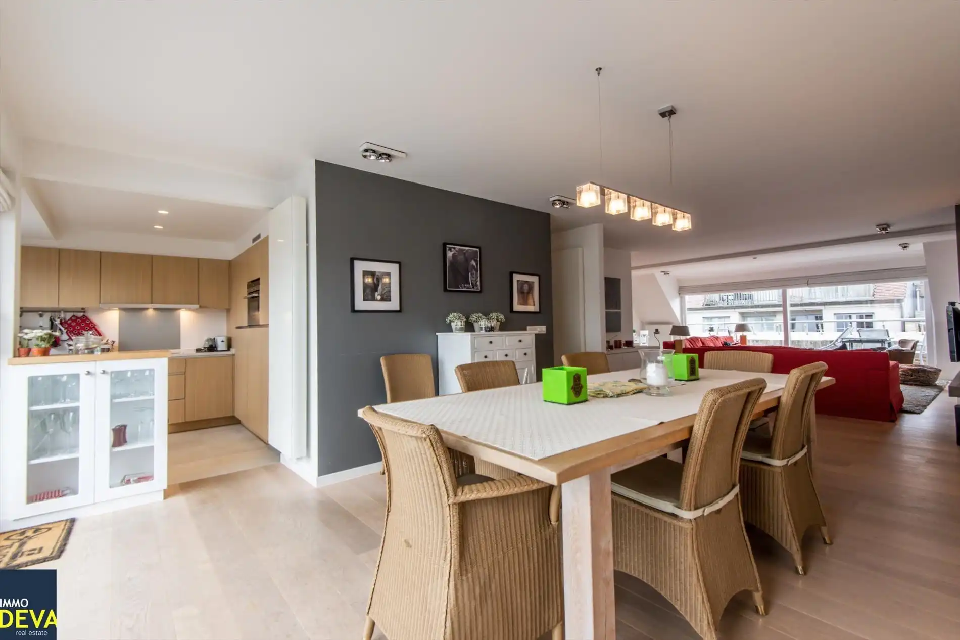 Zeer zonnig duplexdakapp. met prachtige terrassen,  gelegen op de Kustlaan vlakbij het Driehoeksplein. foto 3