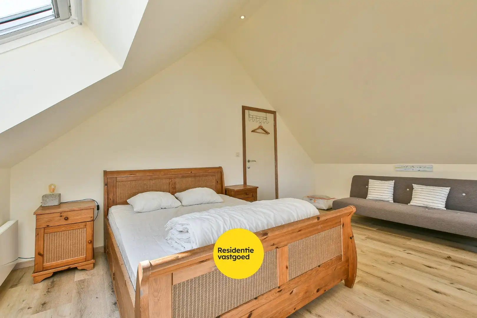 Authentieke hoeve met bouwland, stallen en bijgebouwen op unieke landelijke ligging tussen De Haan en Nieuwmunster foto 12