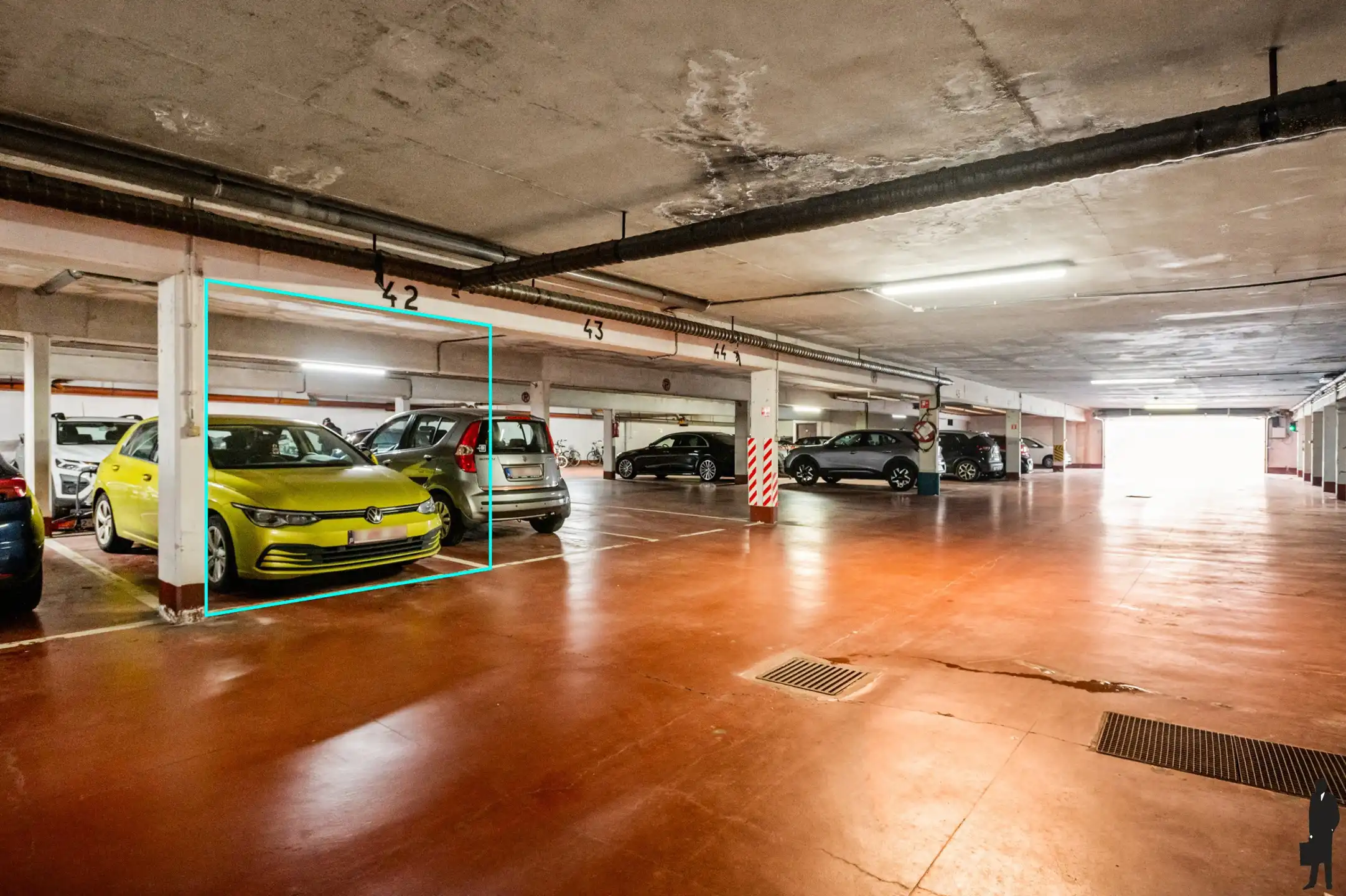 Lichtrijk appartement met ruim terras foto 14