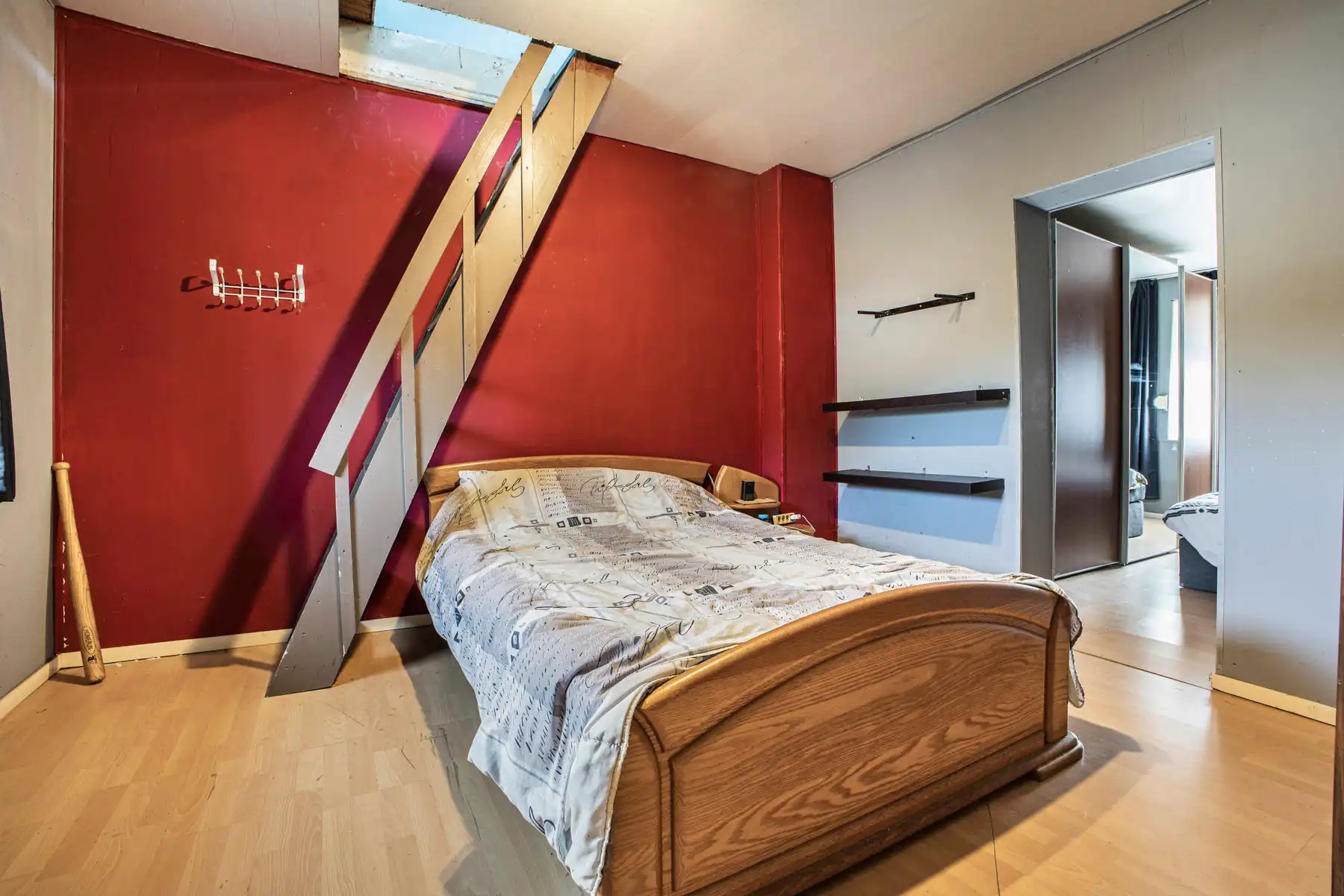 Eengezinswoning met 2 slaapkamers, inrichtbare zolder & tuin foto 11