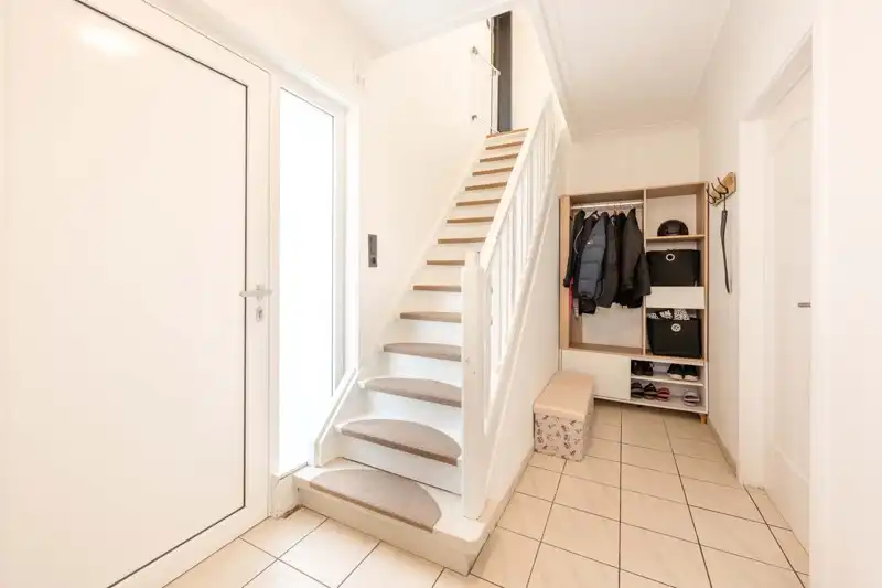 Instapklare gezinswoning, halfopen bebouwing, met 4 slaapkamers én garage TE KOOP in Desselgem! 🏡 foto 2