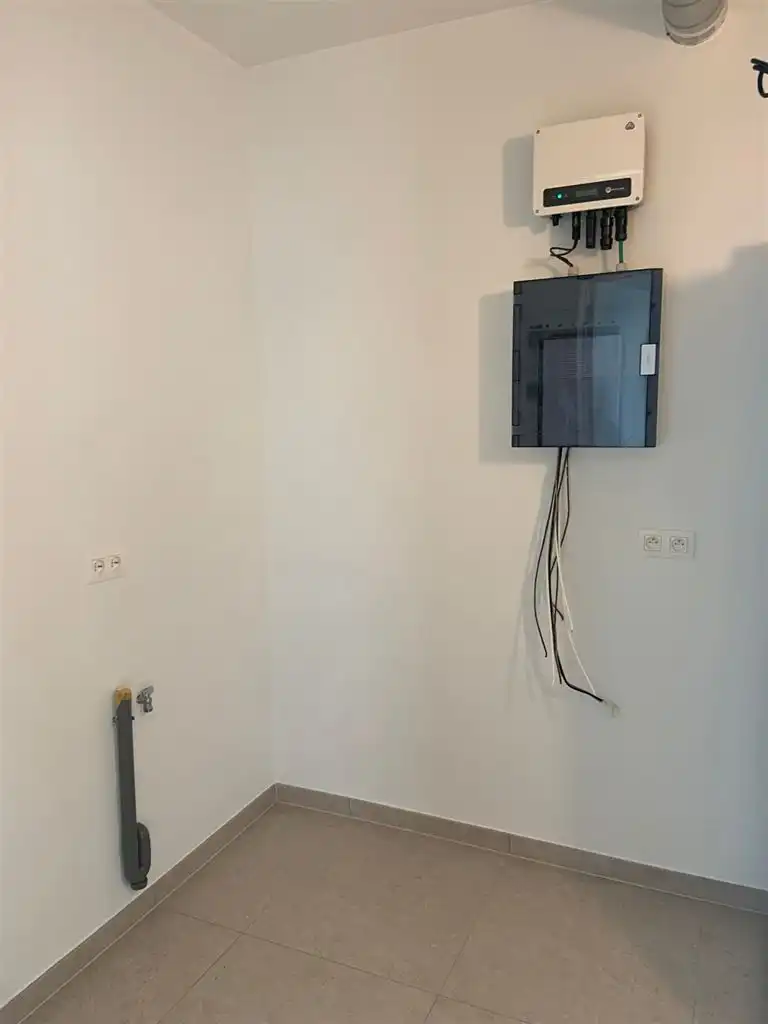 Ruim appartement met 2 slaapkamers, terras en autostaanplaats. foto 9