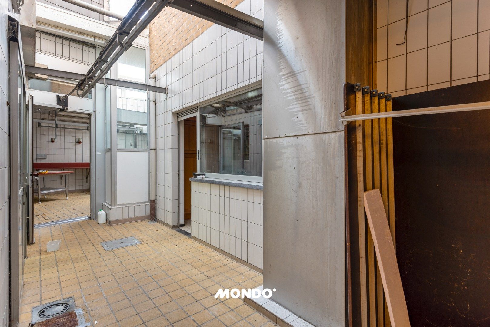 Veelzijdig handelspand met duplex in hartje Willebroek — uitstekende commerciële ligging. foto 5