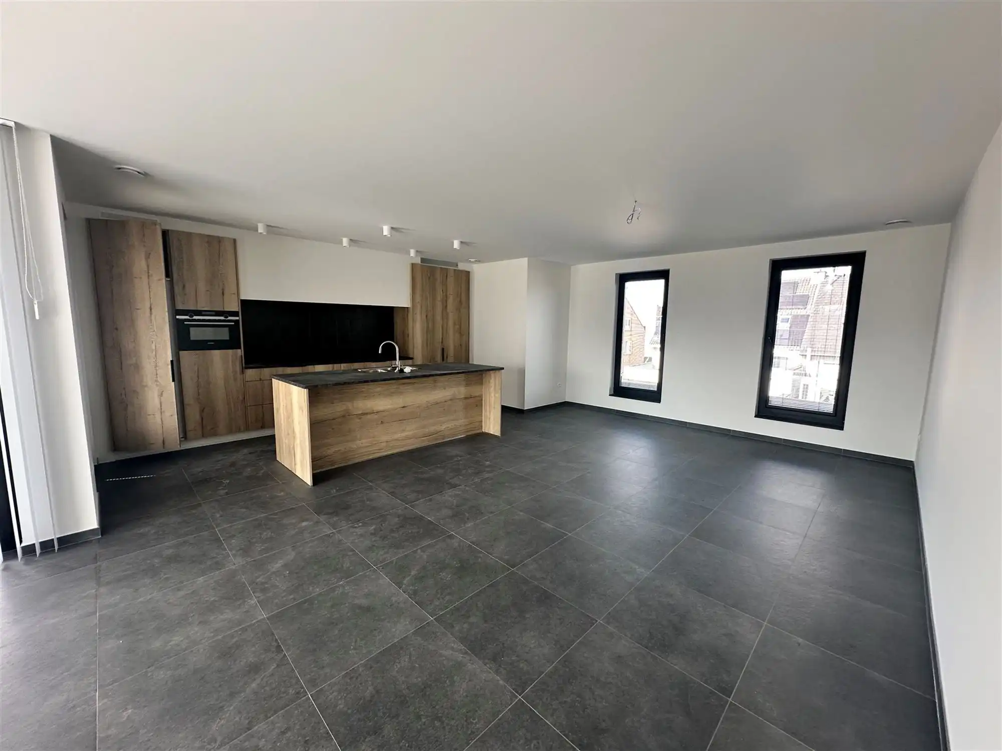 UNIEKE PENTHOUSE MET 2 SLAAPKAMERS, RUIME TERRASSEN EN GARAGE TE PAAL foto 3