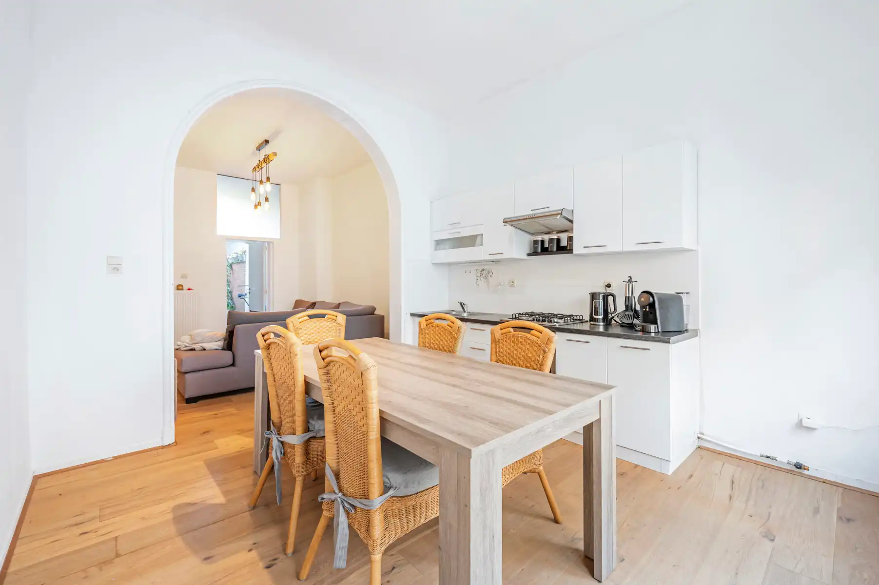 Verhuurde opbrengsteigendom met 4 appartementen foto 3