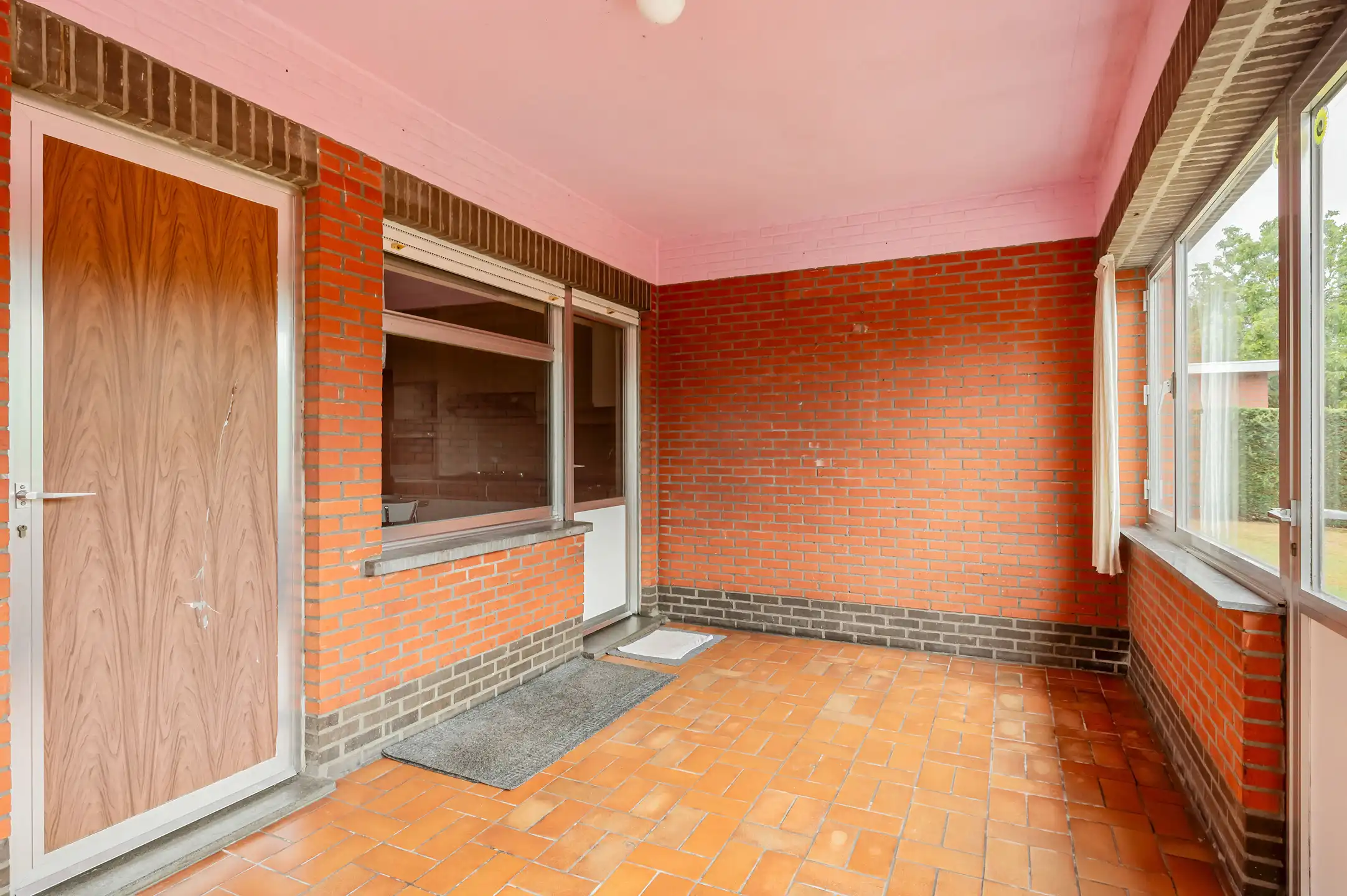 Vrijstaande renovatiewoning met 3 slaapkamers, garage en diepe tuin foto 11