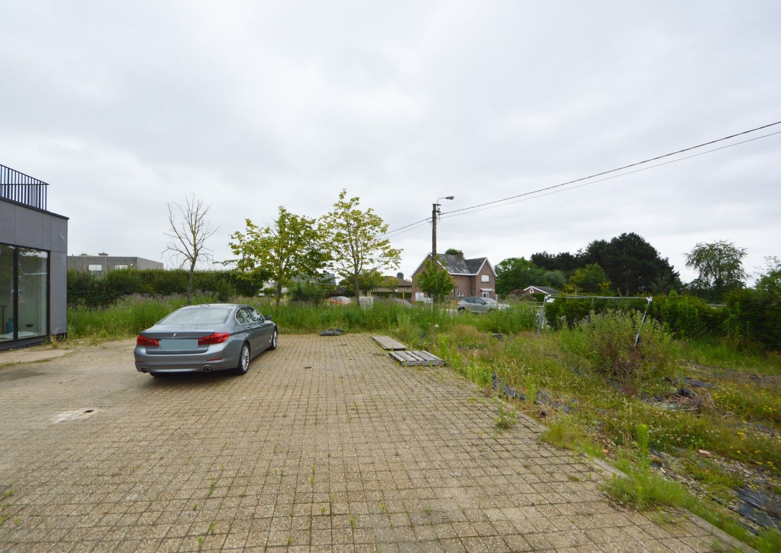 OPMERKELIJK MULTIFUNCTIONEEL BEDRIJFSGEBOUW MET VEEL PARKING foto 14