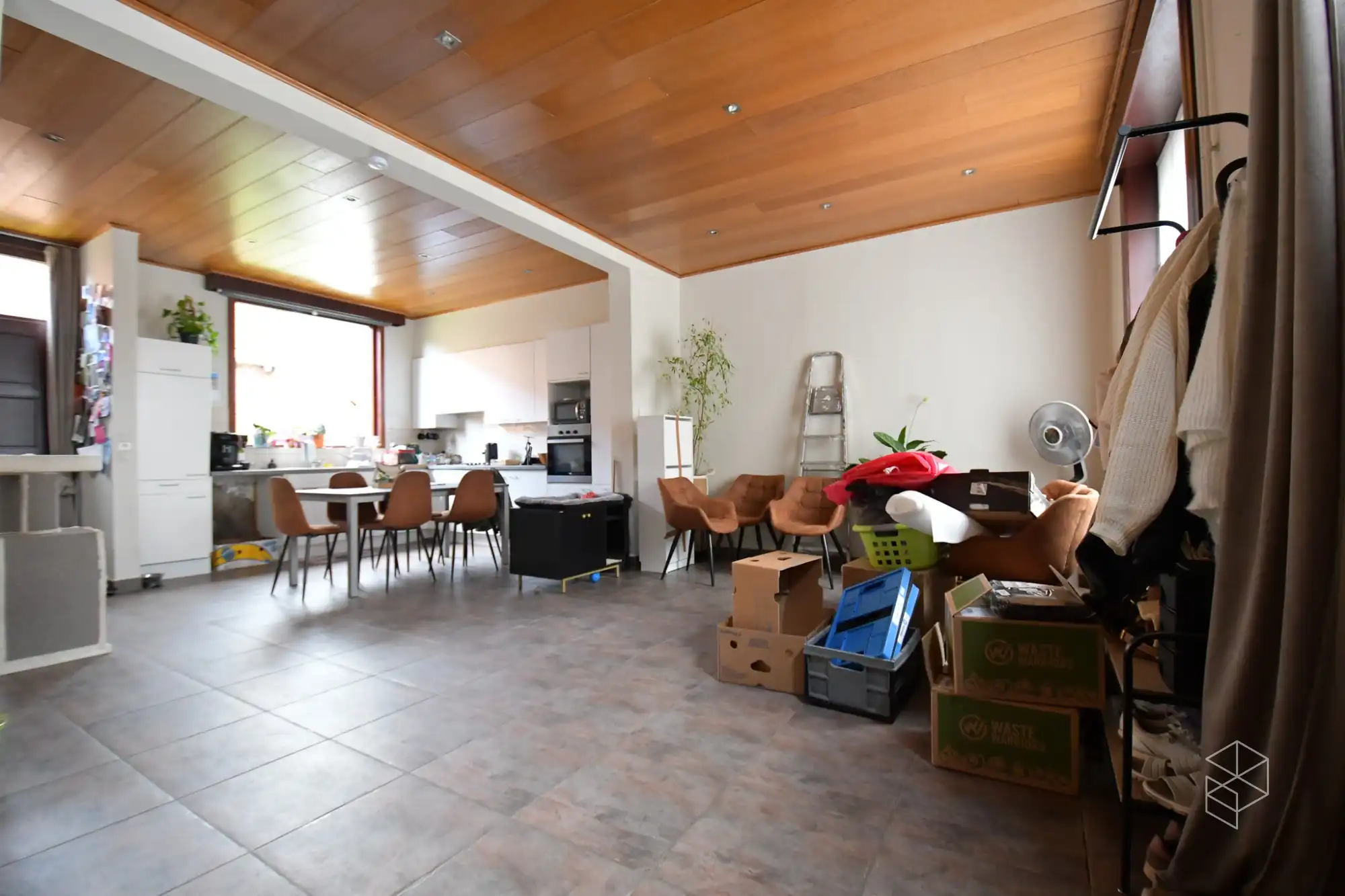 Goed onderhouden woning met 3 slpk, tuin oprit en bijgebouw foto 5
