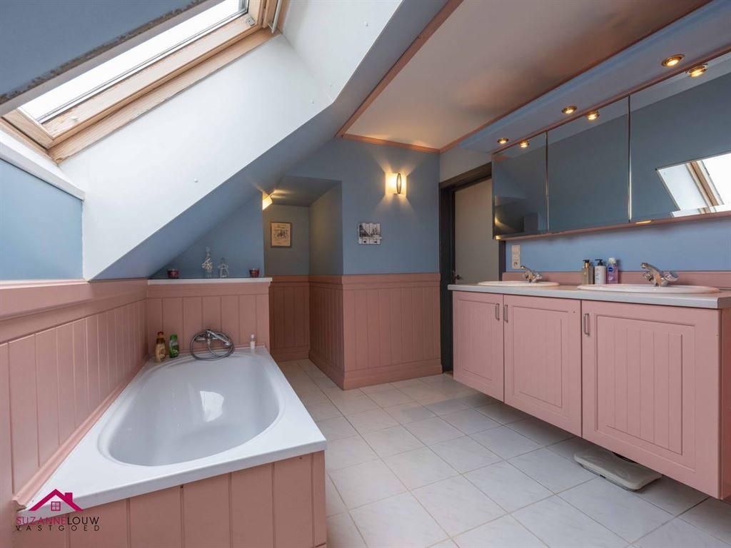 Verrassend ruime en gezellige, instapklare vrijstaande woning met paardenstal foto 32