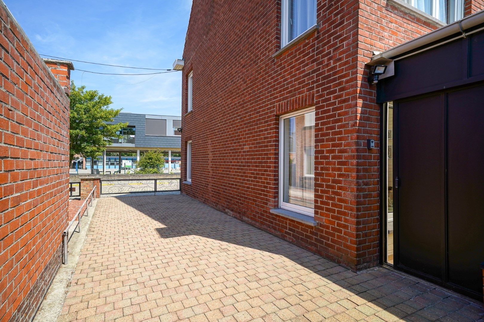 Halfopen woning met garage en zonnig terras te Mariakerke foto 21