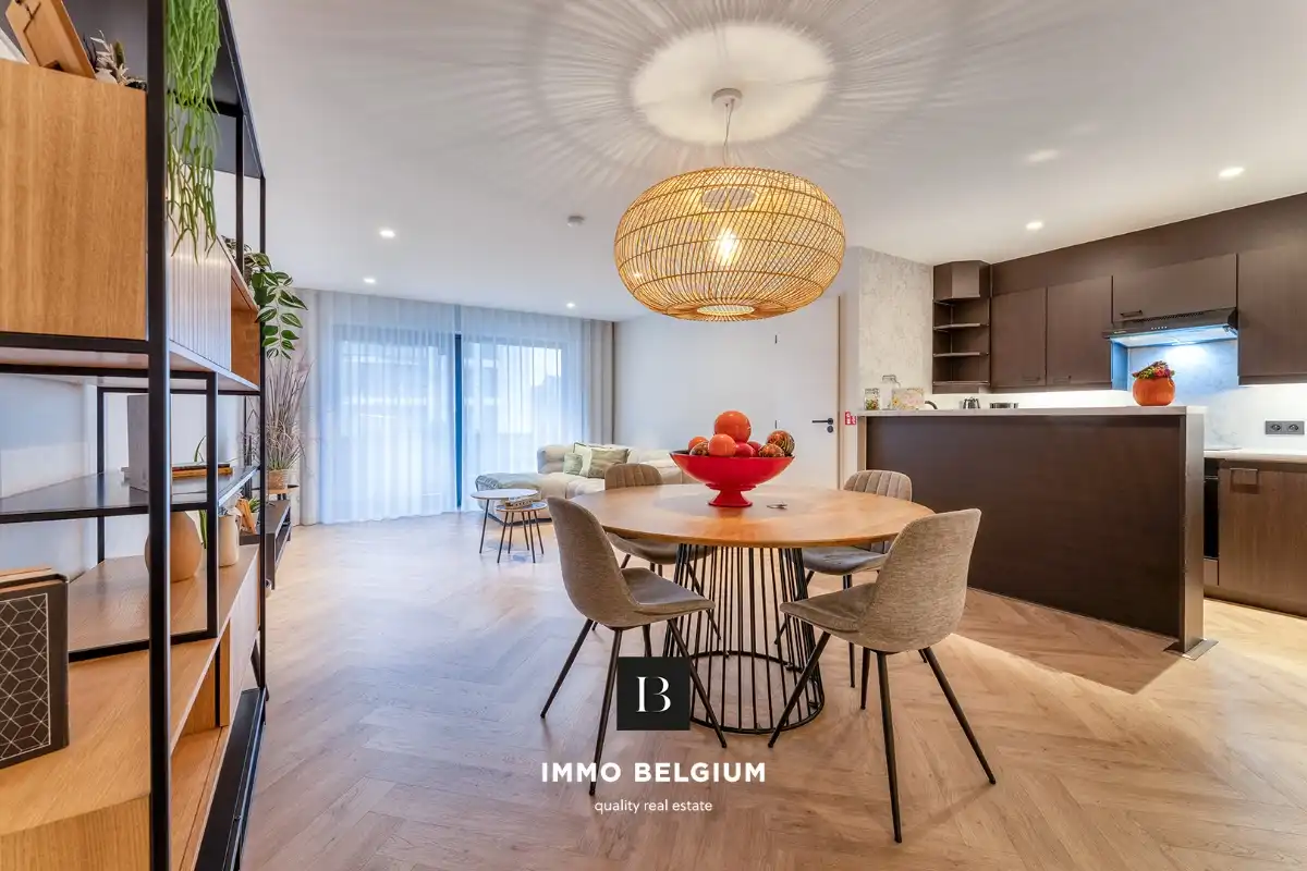 Gerenoveerd appartement/studio nabij de zeedijk van Mariakerke foto {{pictureIndex}}