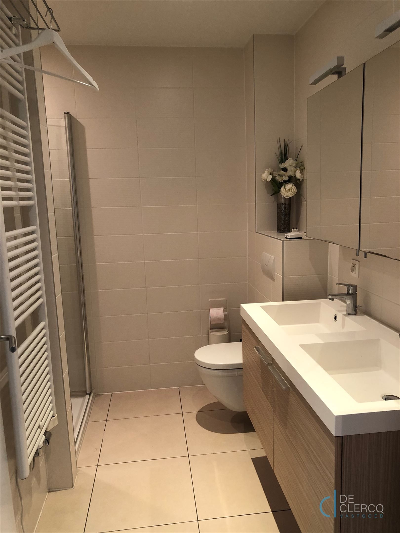 Zeer ruim appartement met garage TE HUUR in het centrum van Lochristi! foto 19
