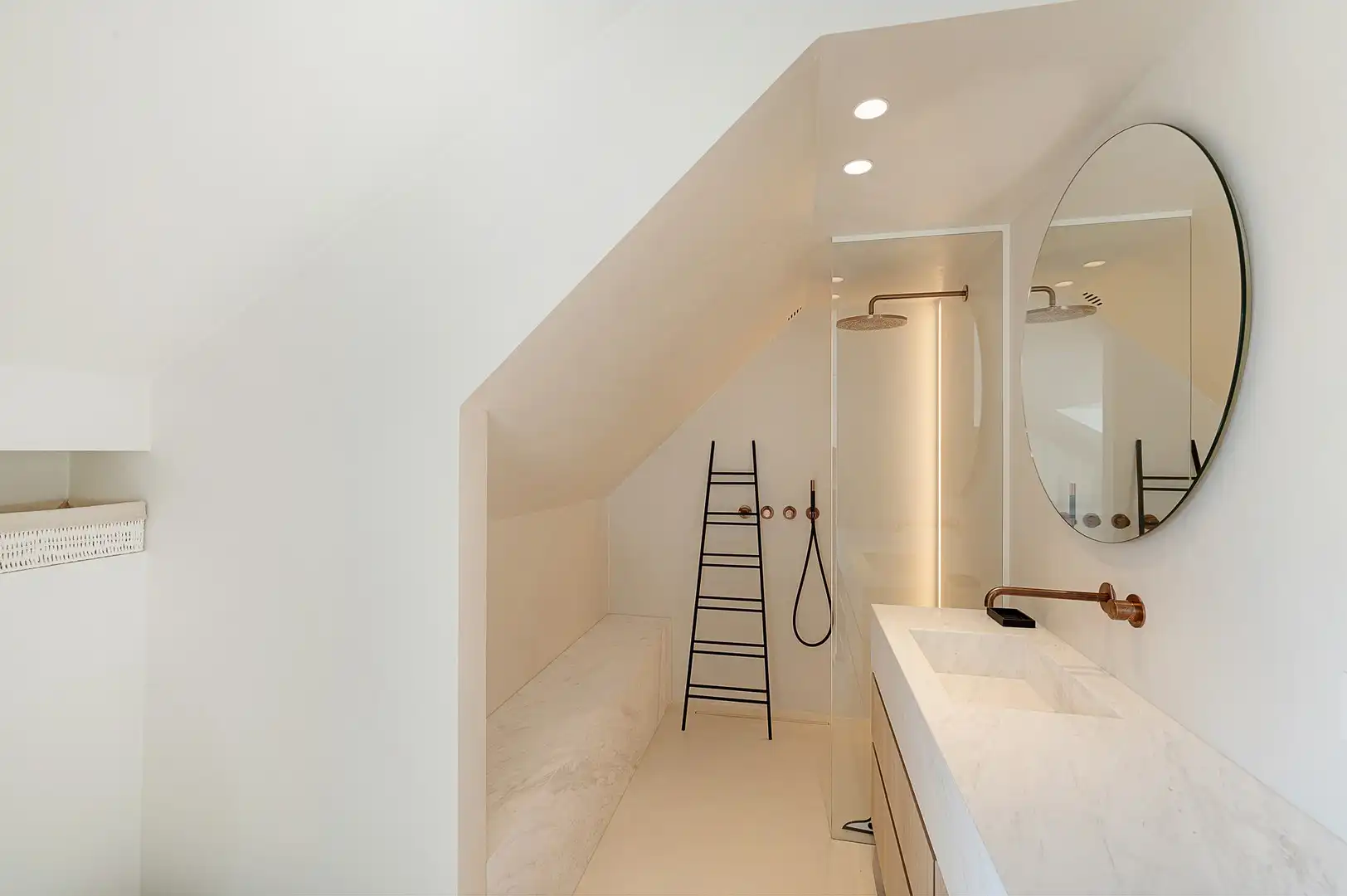 Zonnig gerenoveerd appartement met zuidwest gericht terras en open zicht op wandelafstand van het strand in hartje Zoute. foto 21