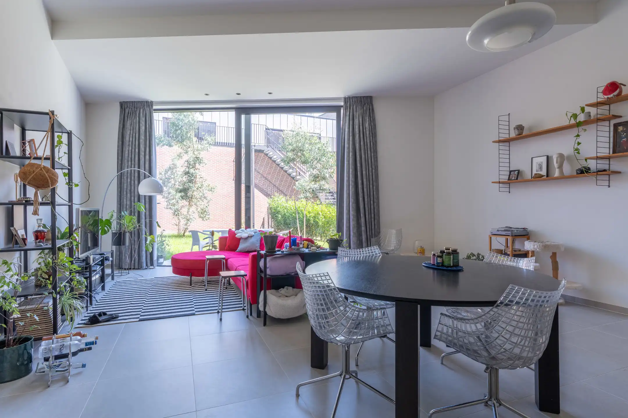 Knap en licht gelijkvl. appartement met terras en tuin foto 32
